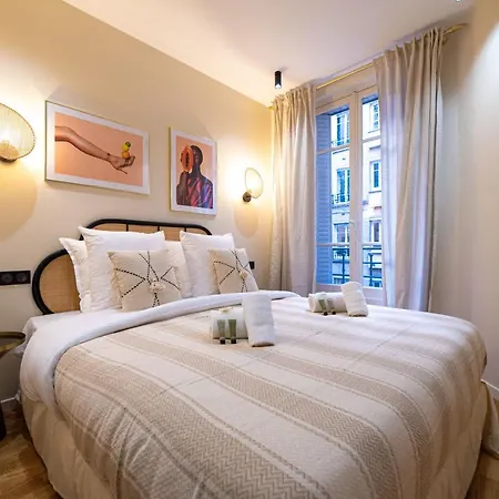 Mbm - Champ De Mars Parijs